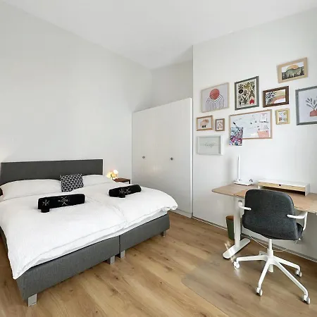 Plein Coeur De La Vieille De *